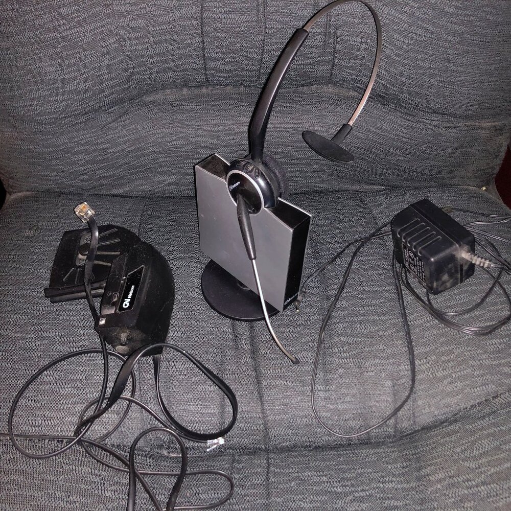 Jabra / GN Netcom 9120 wireless headset and GN 1000 remote handset lifter